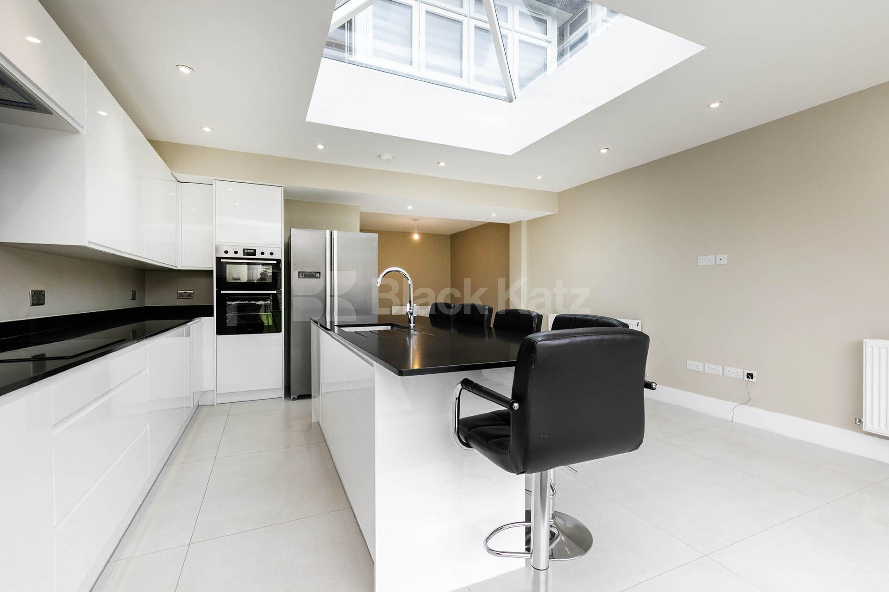 Stunning 5-Bedroom Family Home to Let in Southgate Osidge Lane, Southgate  N14
